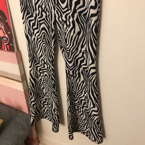 Zebra bell bottom flair leggings - Picture 2 of 3
